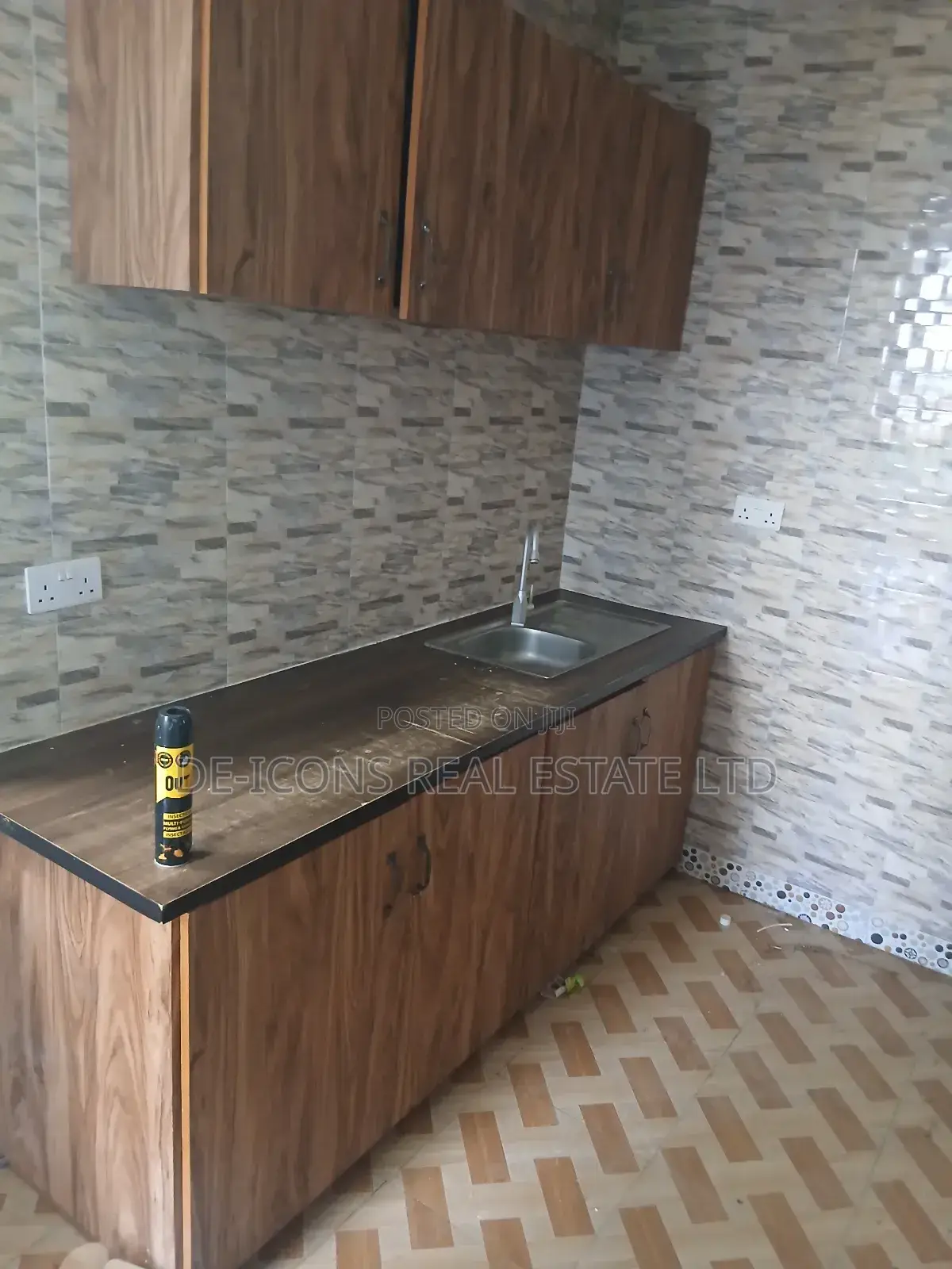1bdrm Duplex in De-Icons Real Estate, Awutu Senya East Municipal
