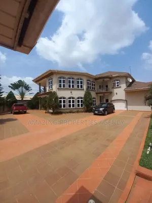 6bdrm Mansion in Adjiriganor for sale
