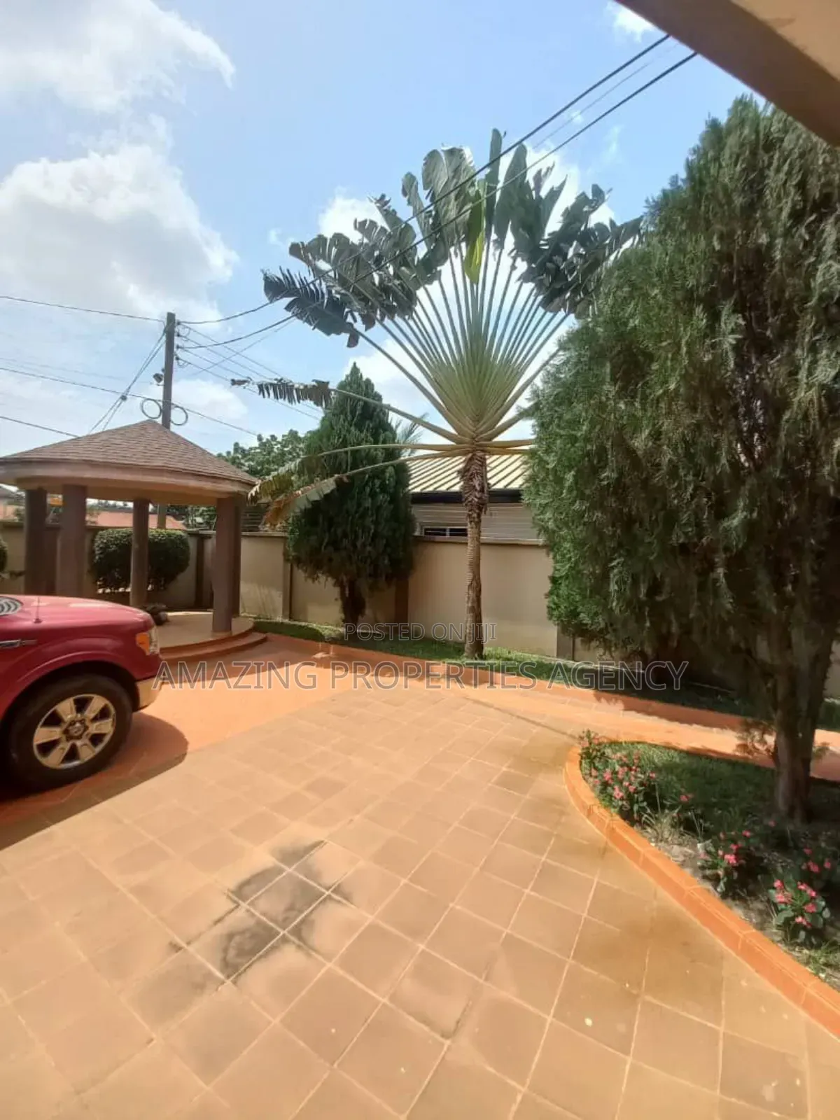 6bdrm Mansion in Adjiriganor for sale