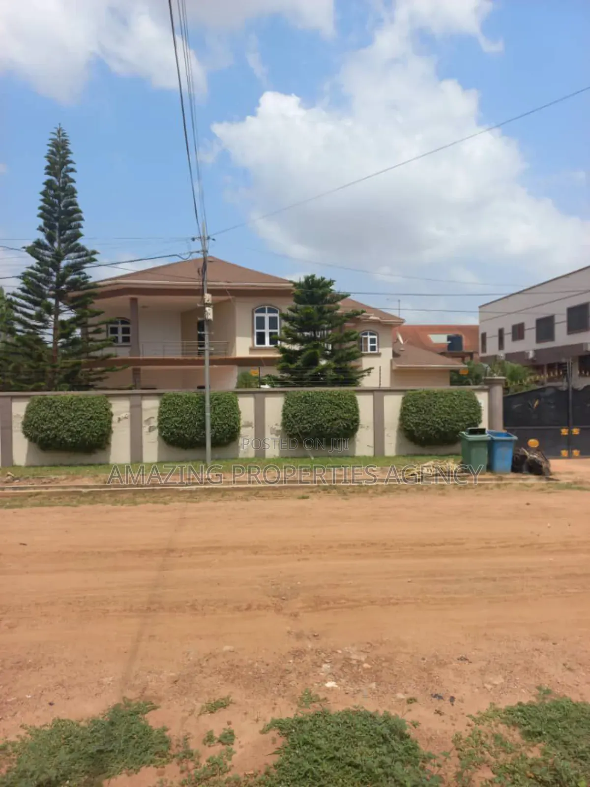 6bdrm Mansion in Adjiriganor for sale