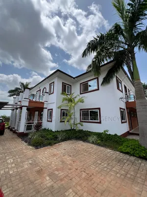 5bdrm Mansion in Aburi for sale