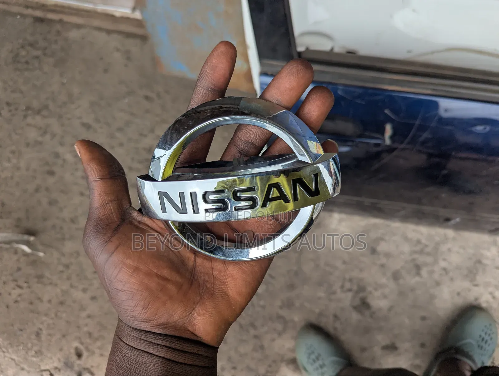 Nissan Sentra Crown/Logo