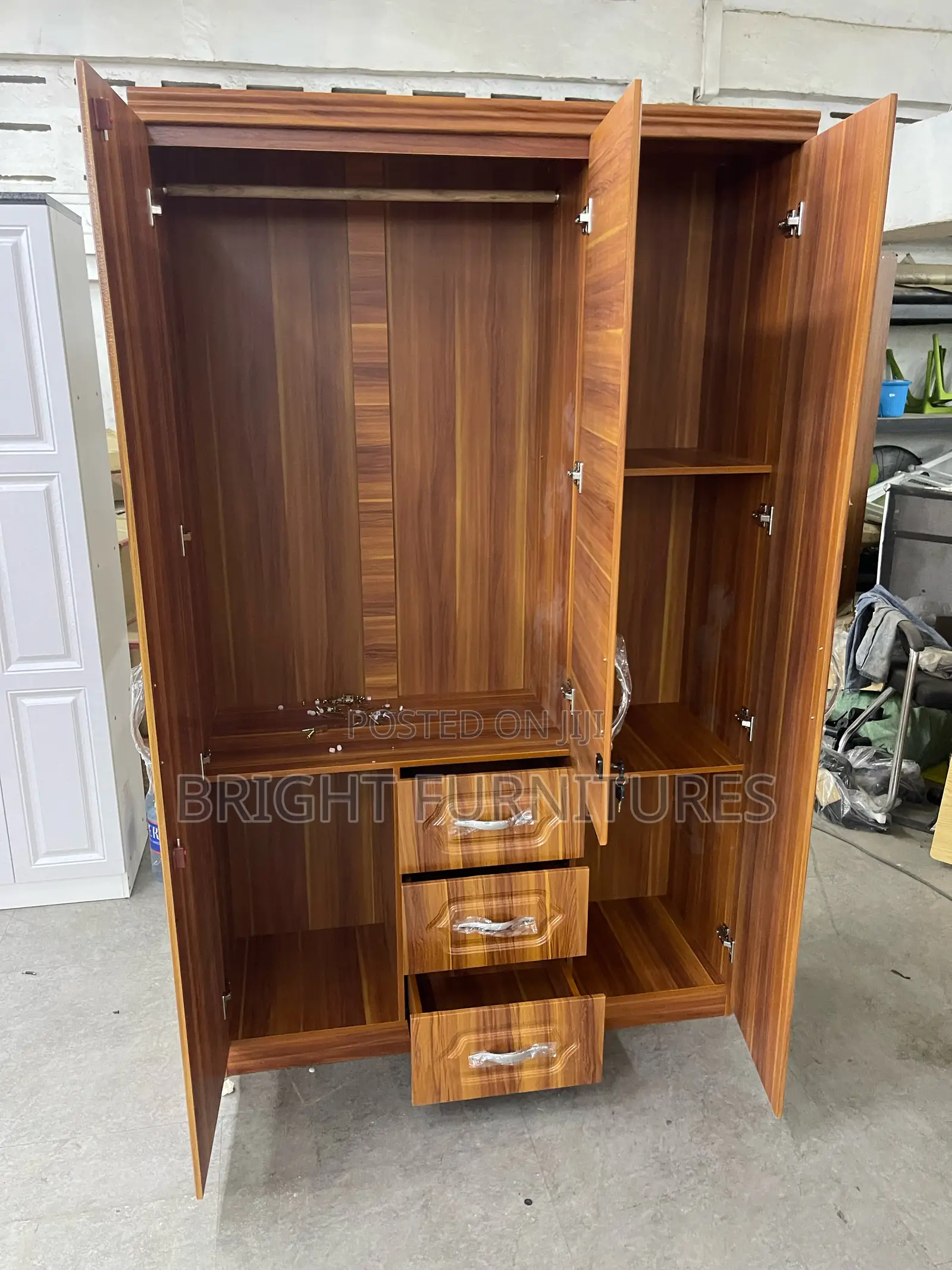 Wooden 3 Doors Wardrobe With Mirror