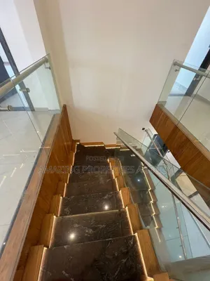 6bdrm Mansion in Adjiriganor for sale