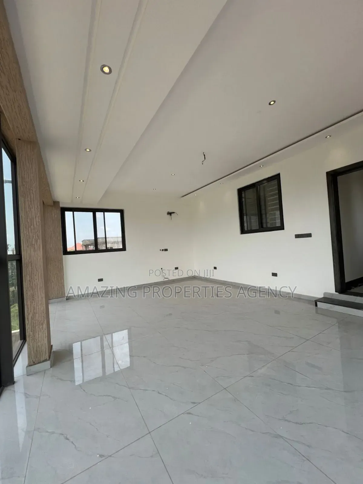 6bdrm Mansion in Adjiriganor for sale