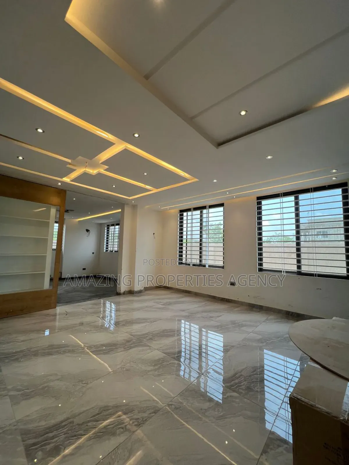 6bdrm Mansion in Adjiriganor for sale