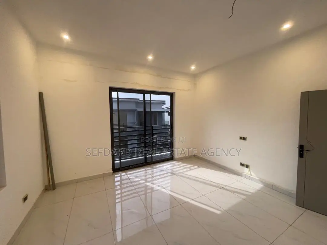 Furnished 3bdrm Townhouse/Terrace in Sefdard Real Estate, Haatso