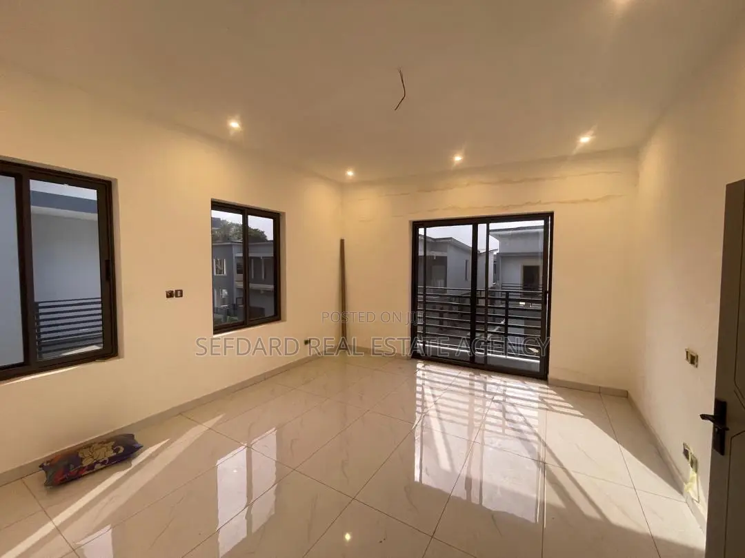 Furnished 3bdrm Townhouse/Terrace in Sefdard Real Estate, Haatso