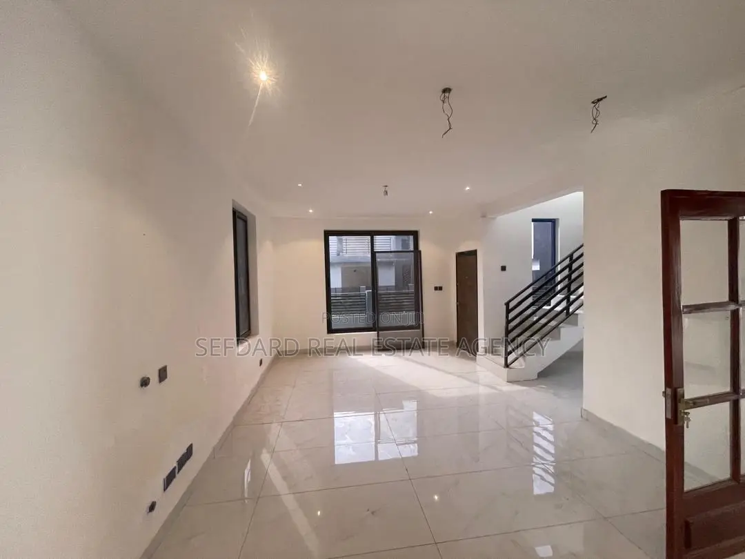 Furnished 3bdrm Townhouse/Terrace in Sefdard Real Estate, Haatso
