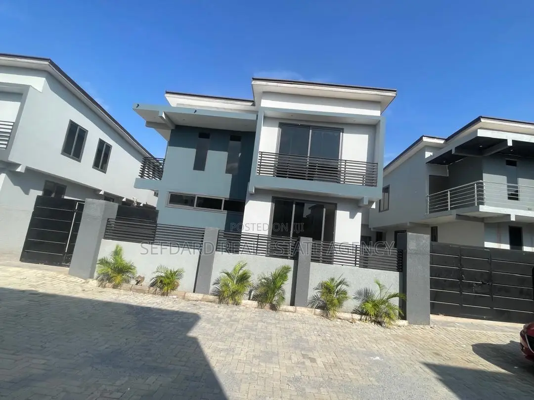 Furnished 3bdrm Townhouse/Terrace in Sefdard Real Estate, Haatso