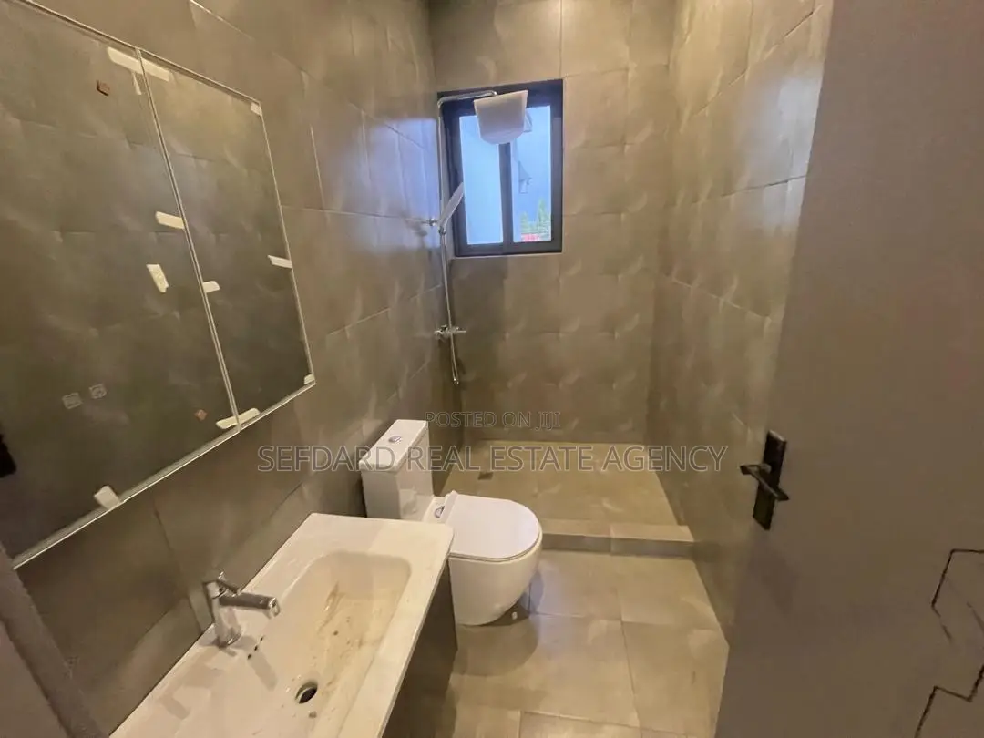 Furnished 3bdrm Townhouse/Terrace in Sefdard Real Estate, Haatso