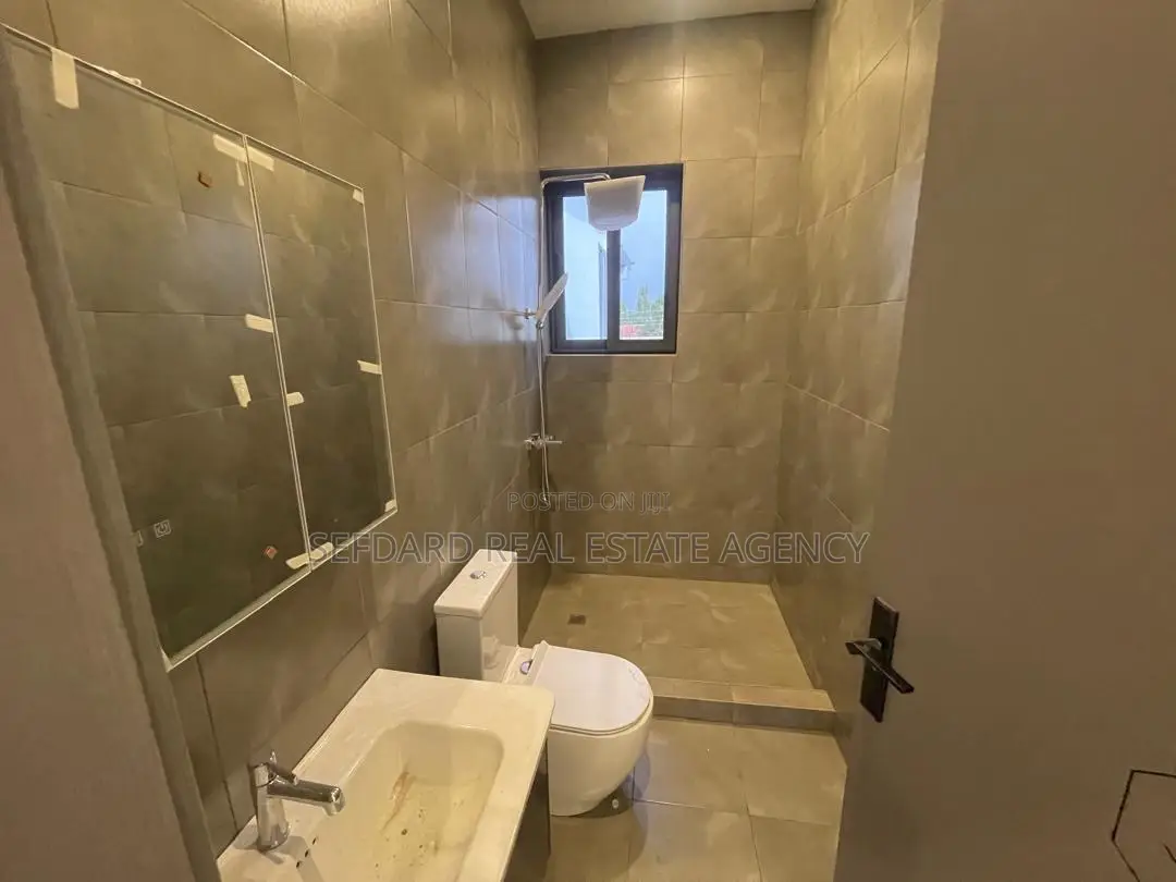 Furnished 3bdrm Townhouse/Terrace in Sefdard Real Estate, Haatso
