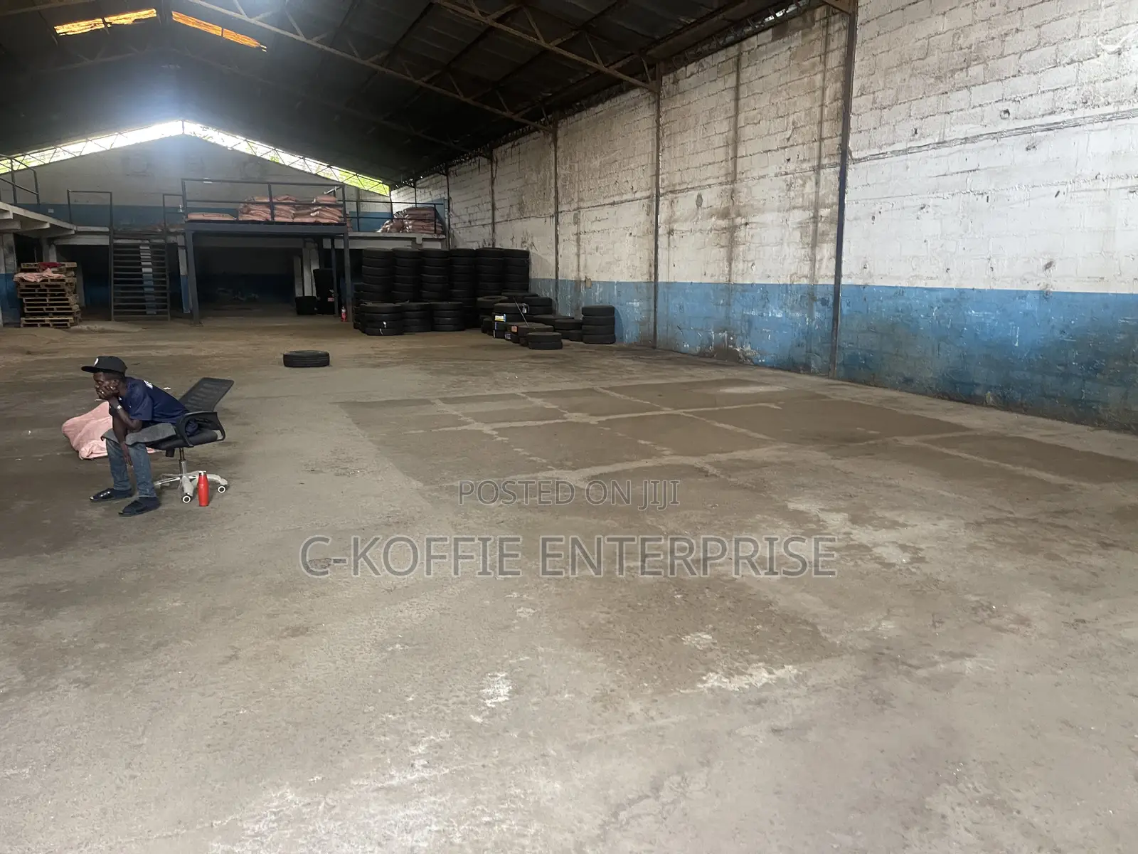 100sqm Warehouse Located at North Kaneshie for Rent