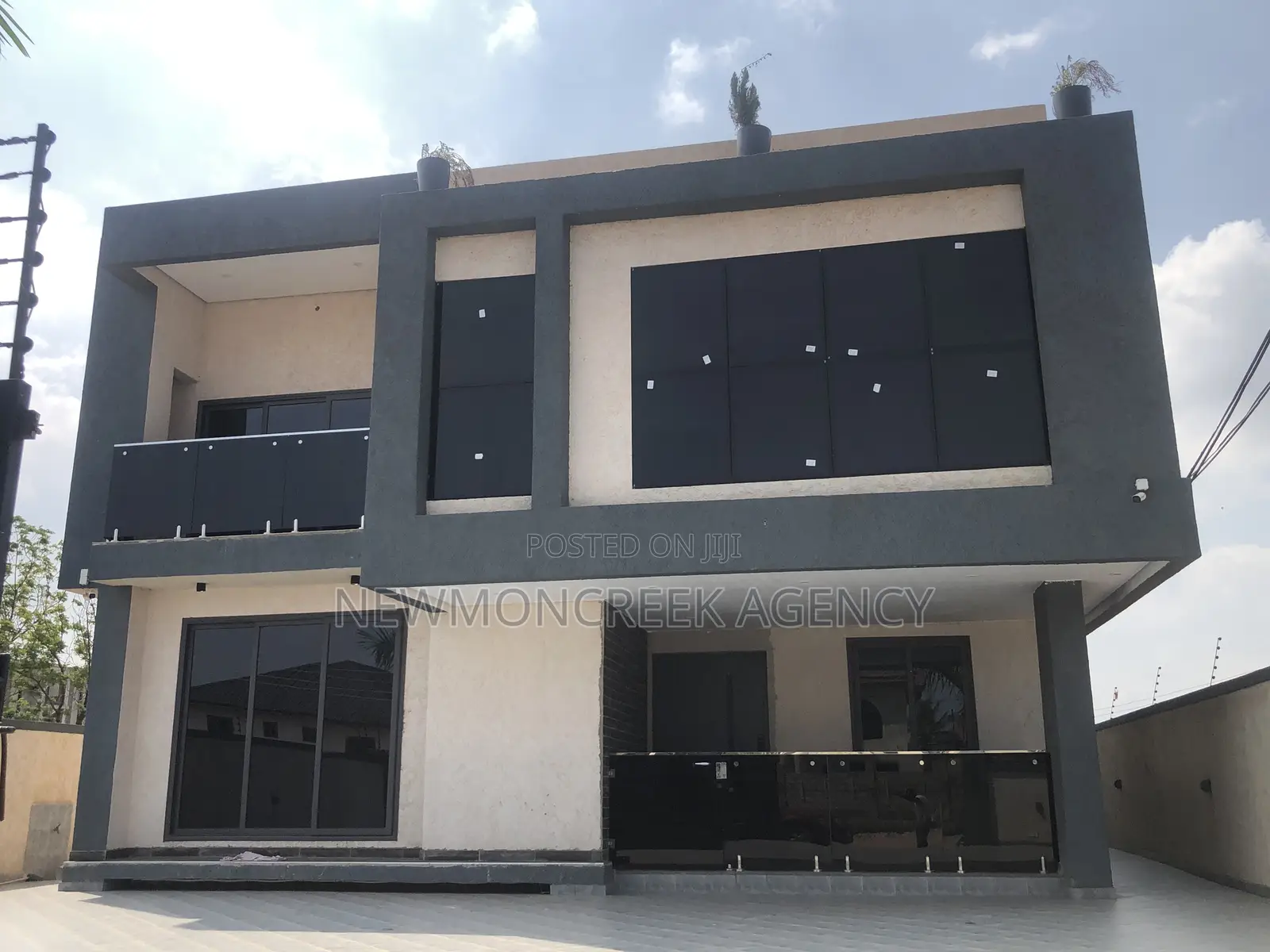 4bdrm Duplex in New Legon for sale