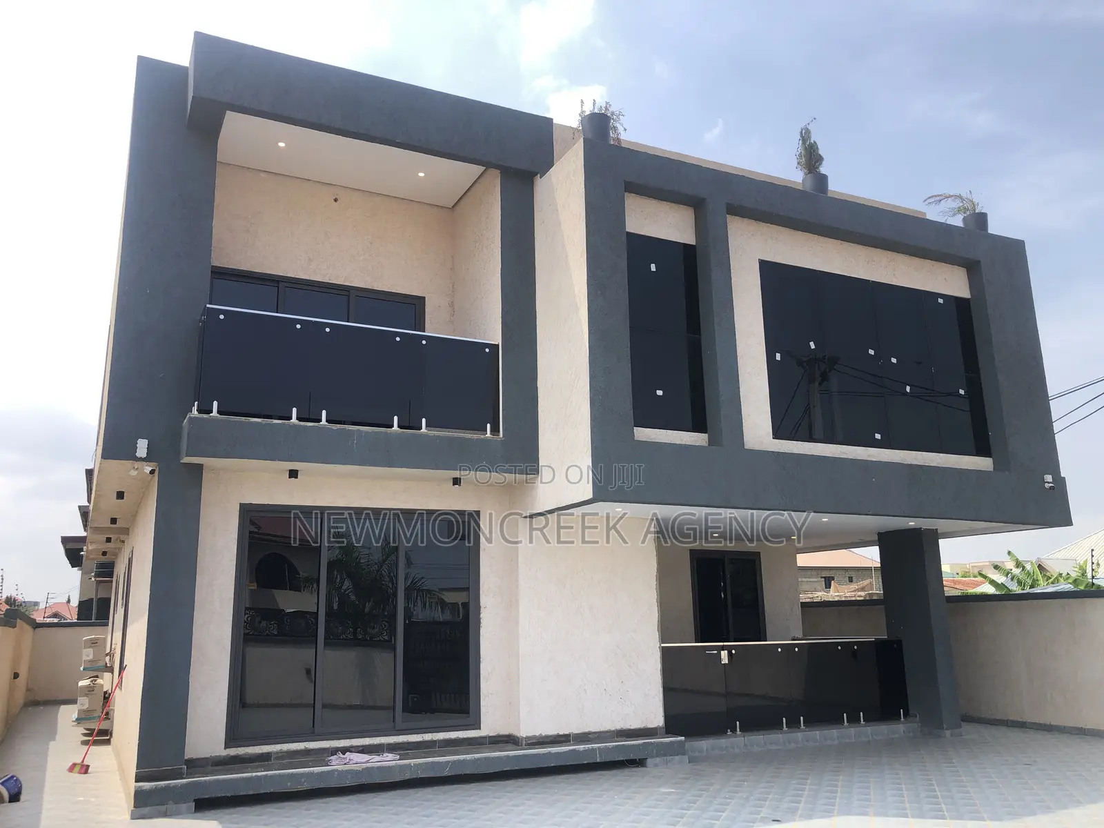 4bdrm Duplex in New Legon for sale
