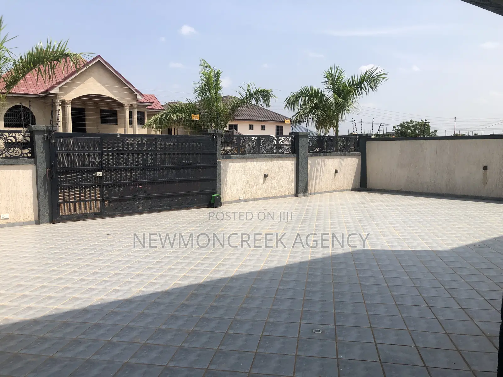 4bdrm Duplex in New Legon for sale