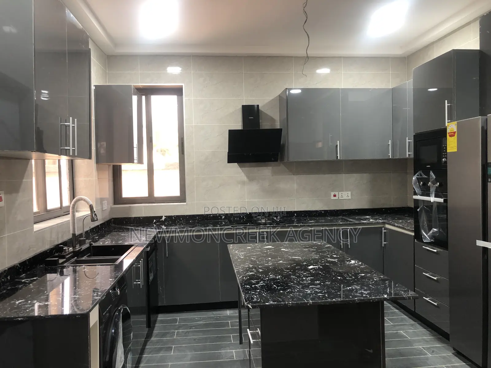 4bdrm Duplex in New Legon for sale