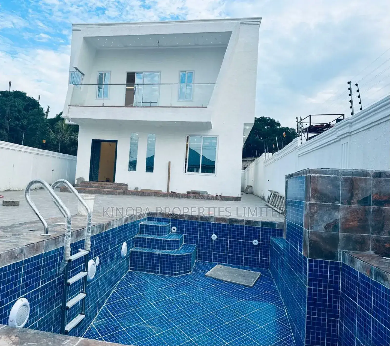 4bdrm Duplex in Botwe Star-Bite for sale