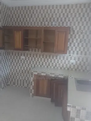 2bdrm Apartment in Lakeside Estate for rent