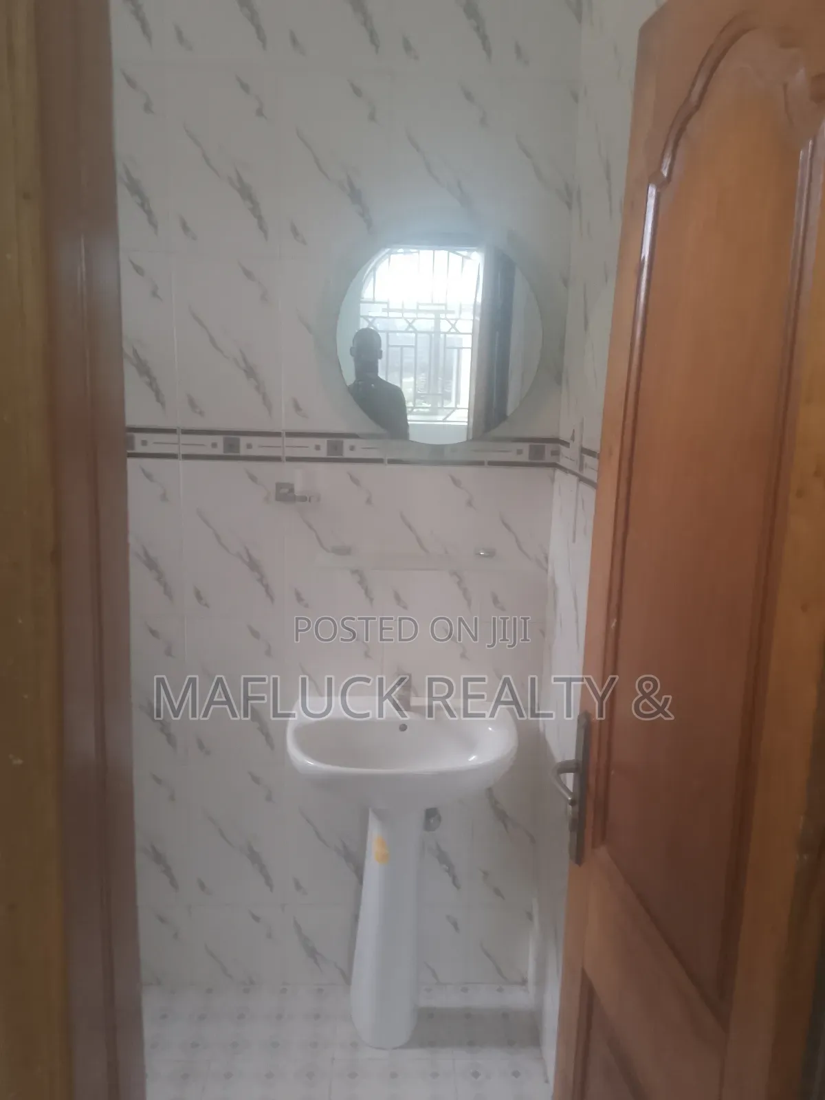 2bdrm Apartment in Lakeside Estate for rent
