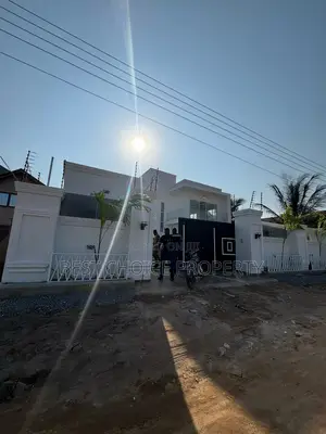 Executive Duplex Five Bedroom’S House for Sale