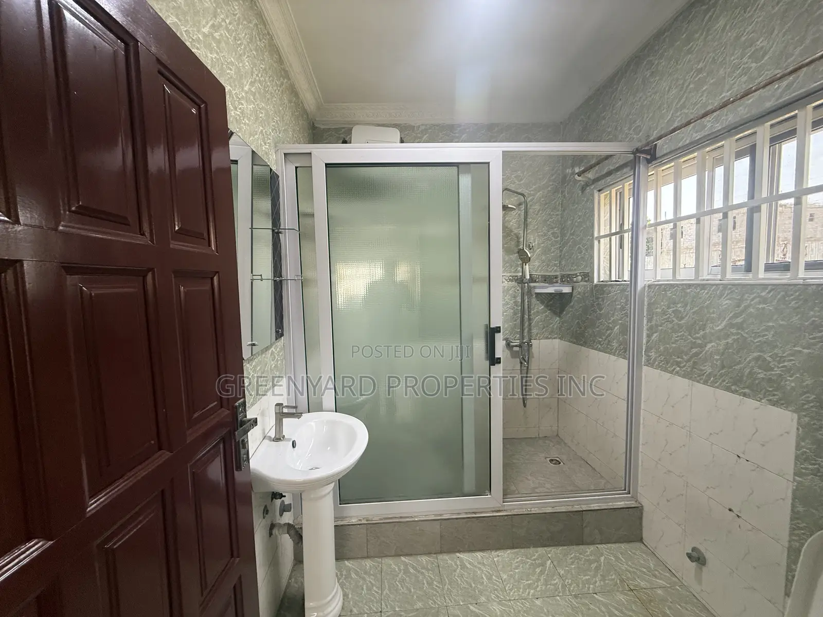 3bdrm Apartment in American House, East Legon for rent