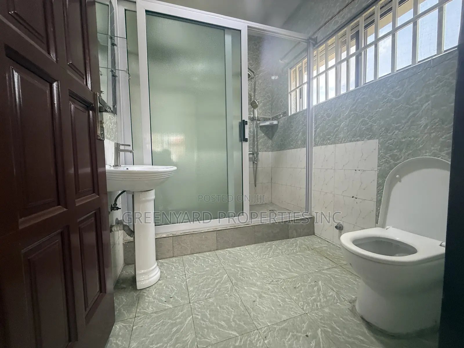 3bdrm Apartment in American House, East Legon for rent