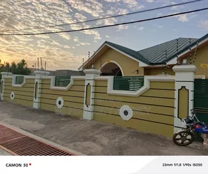 4bdrm House in Community 25, Tema Metropolitan for rent