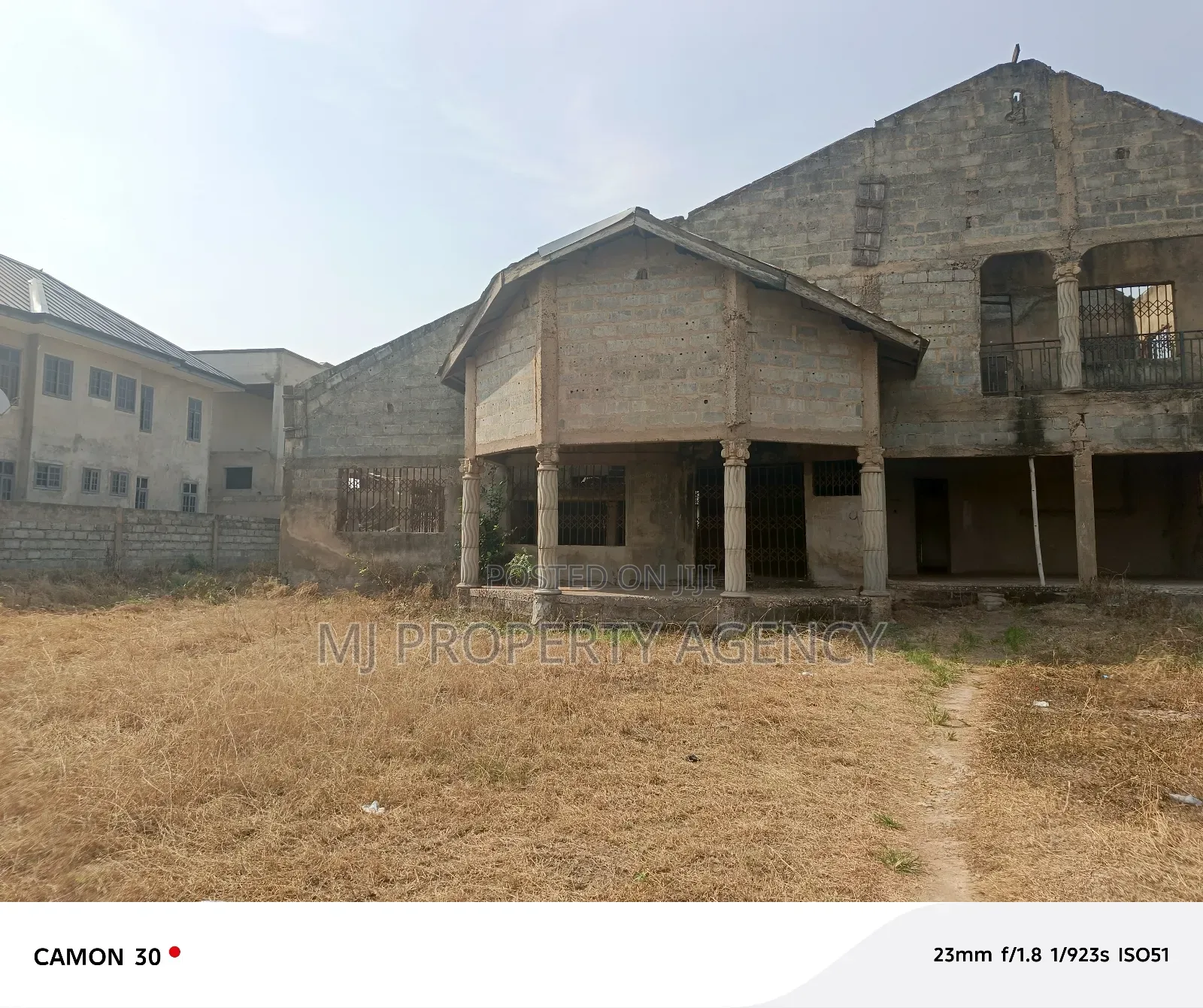 5bdrm House in Community 25, Tema Metropolitan for sale