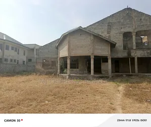 5bdrm House in Community 25, Tema Metropolitan for sale