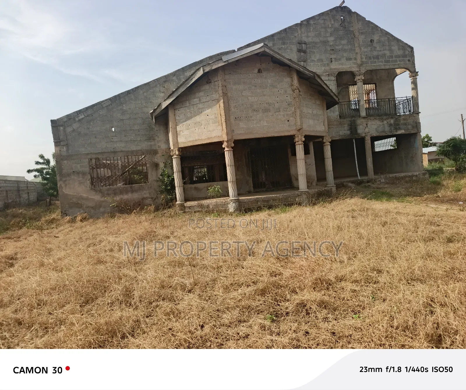 5bdrm House in Community 25, Tema Metropolitan for sale