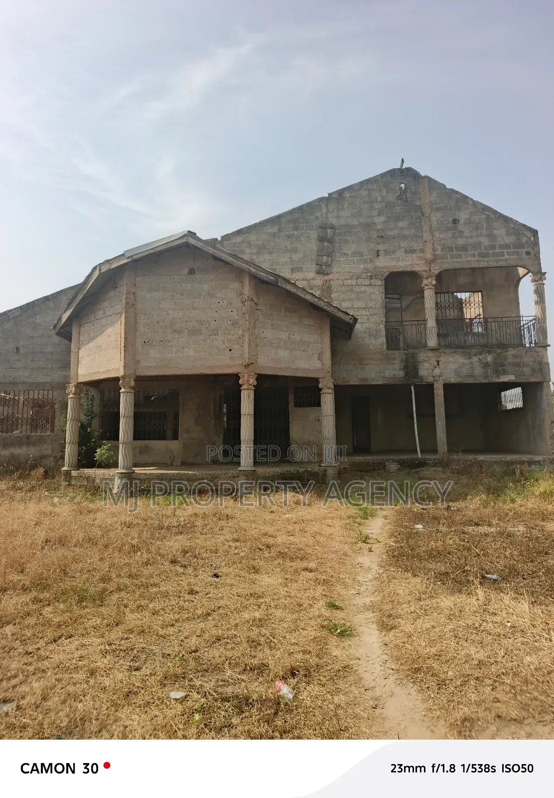 5bdrm House in Community 25, Tema Metropolitan for sale