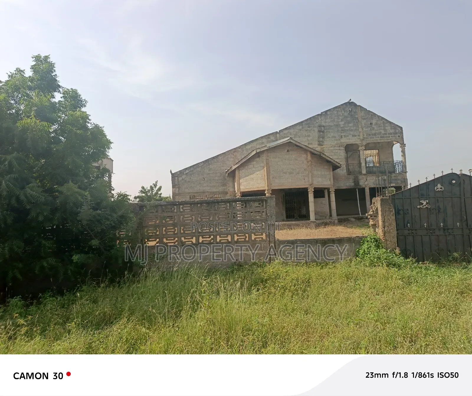 5bdrm House in Community 25, Tema Metropolitan for sale