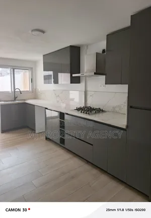 3bdrm House in Hfc Estate, Tema Metropolitan for rent