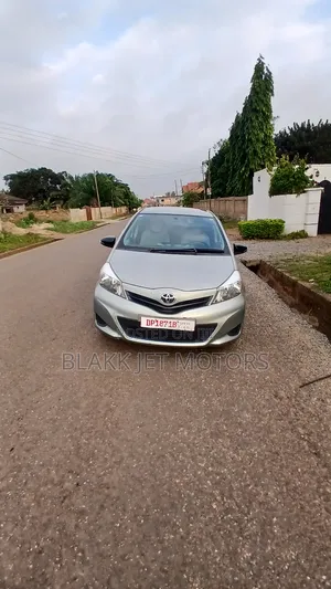 Toyota Vitz 2013 Gray