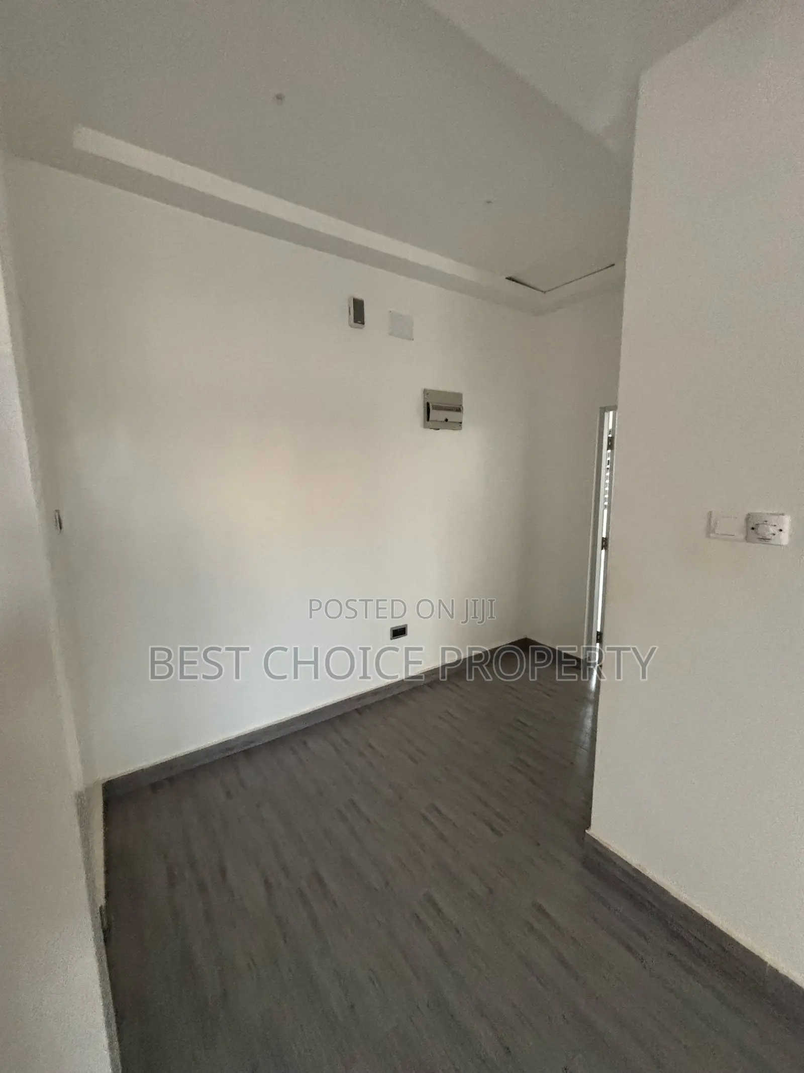 Executive 3 Bedrooms House for Sale