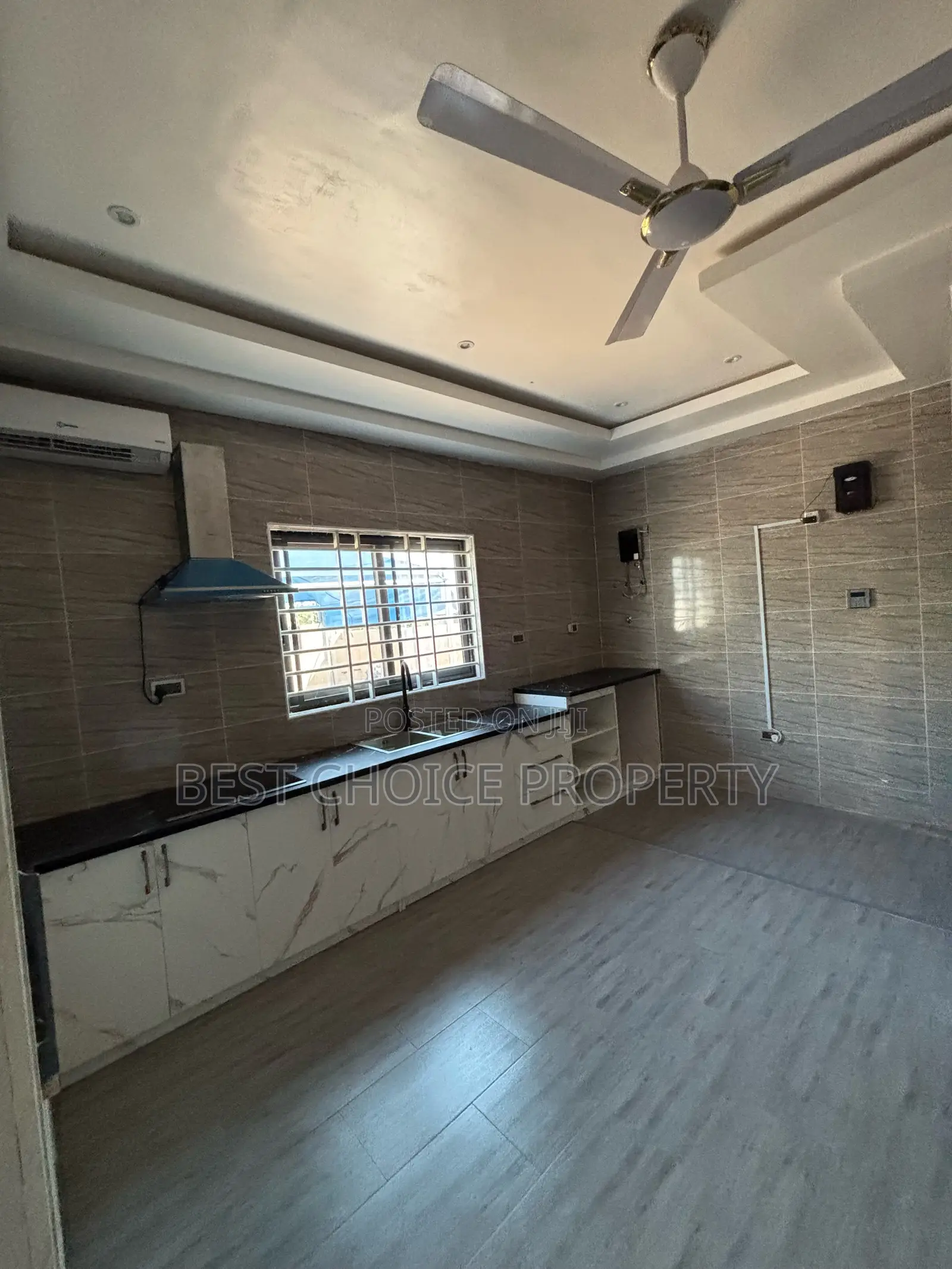 Executive 3 Bedrooms House for Sale