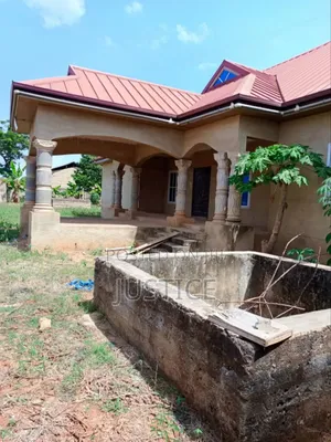 4bdrm House in Trede Kumasi for sale