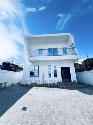 4bdrm House in Ashaley Botwe, School Junction for sale