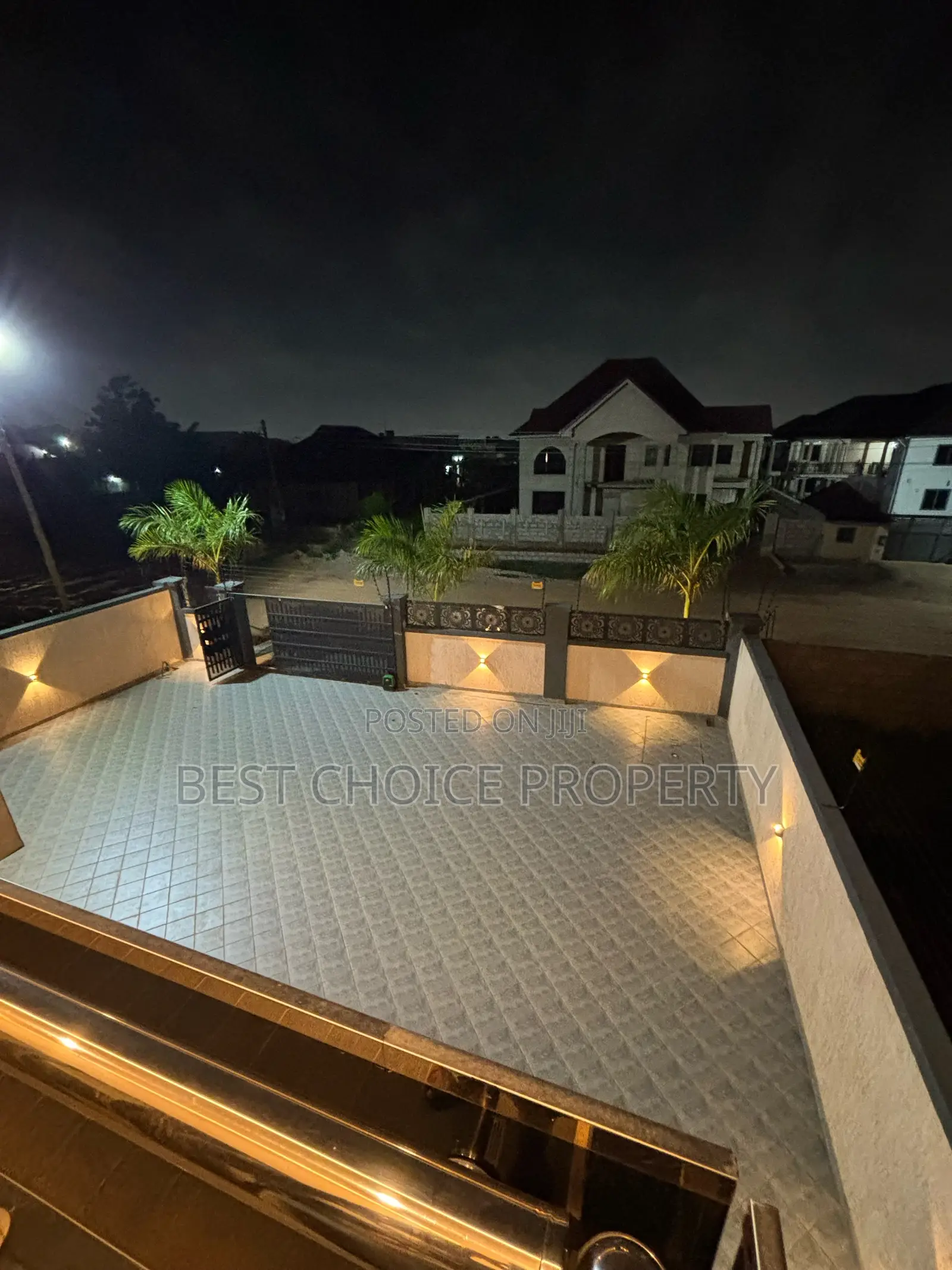 Executive Four Bedrooms Duplex House for Sale Lakeside Estat