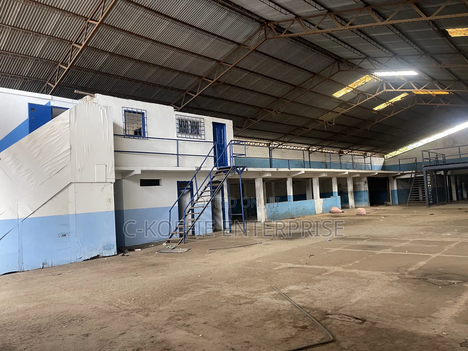 1000 SQM Warehouse With Offices at North Kaneshie 4 Rent
