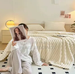 Premium Luxurious Stripped Plush Blanket With 2 Pillowcase