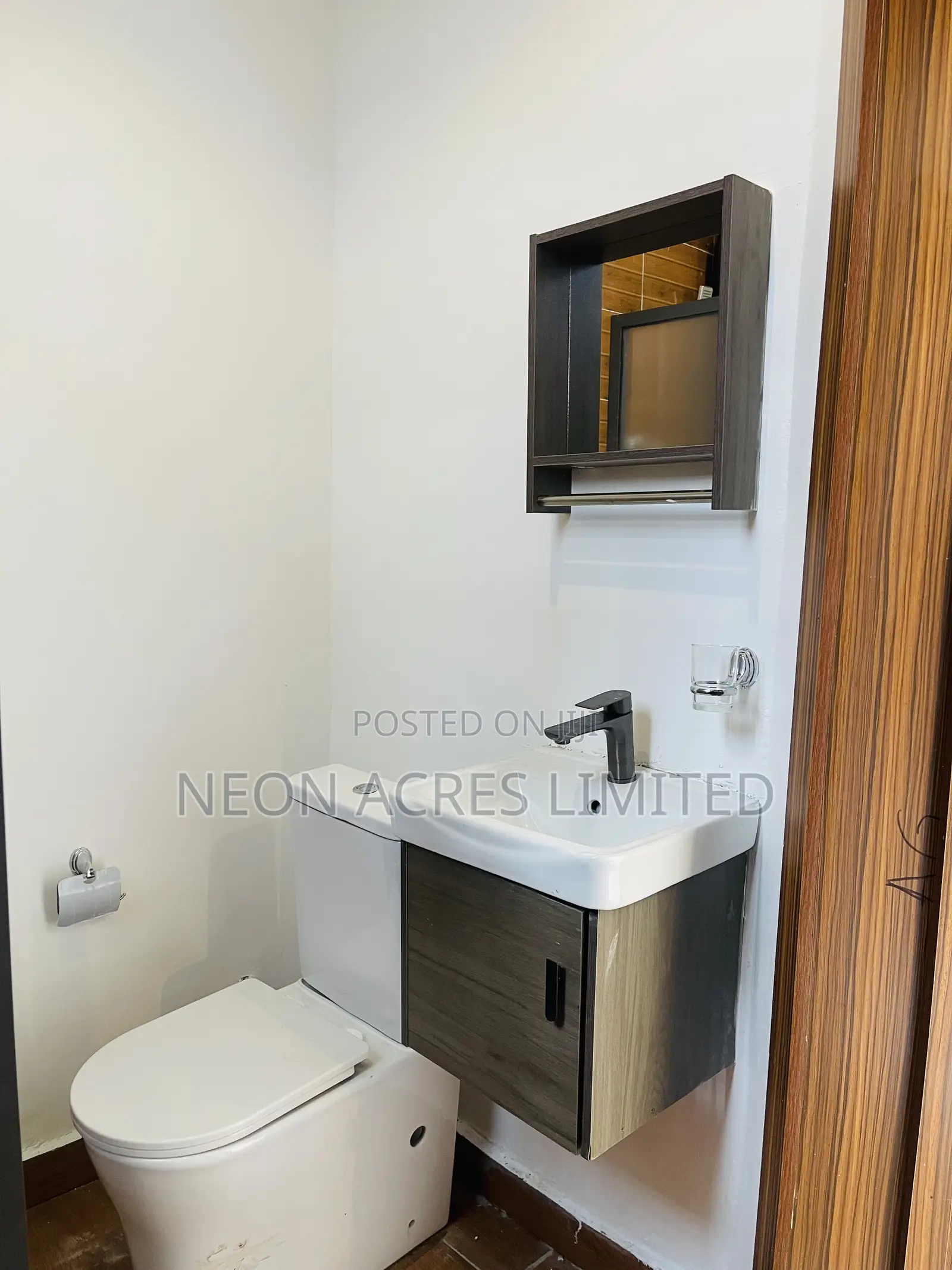 2bdrm House in The Laurels, School Junction for sale