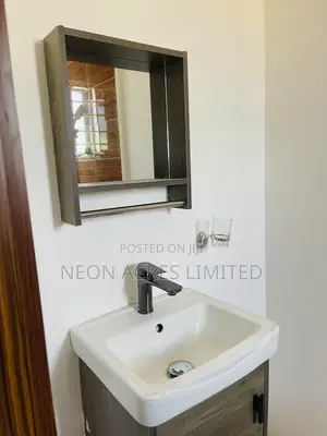 2bdrm House in The Laurels, School Junction for sale