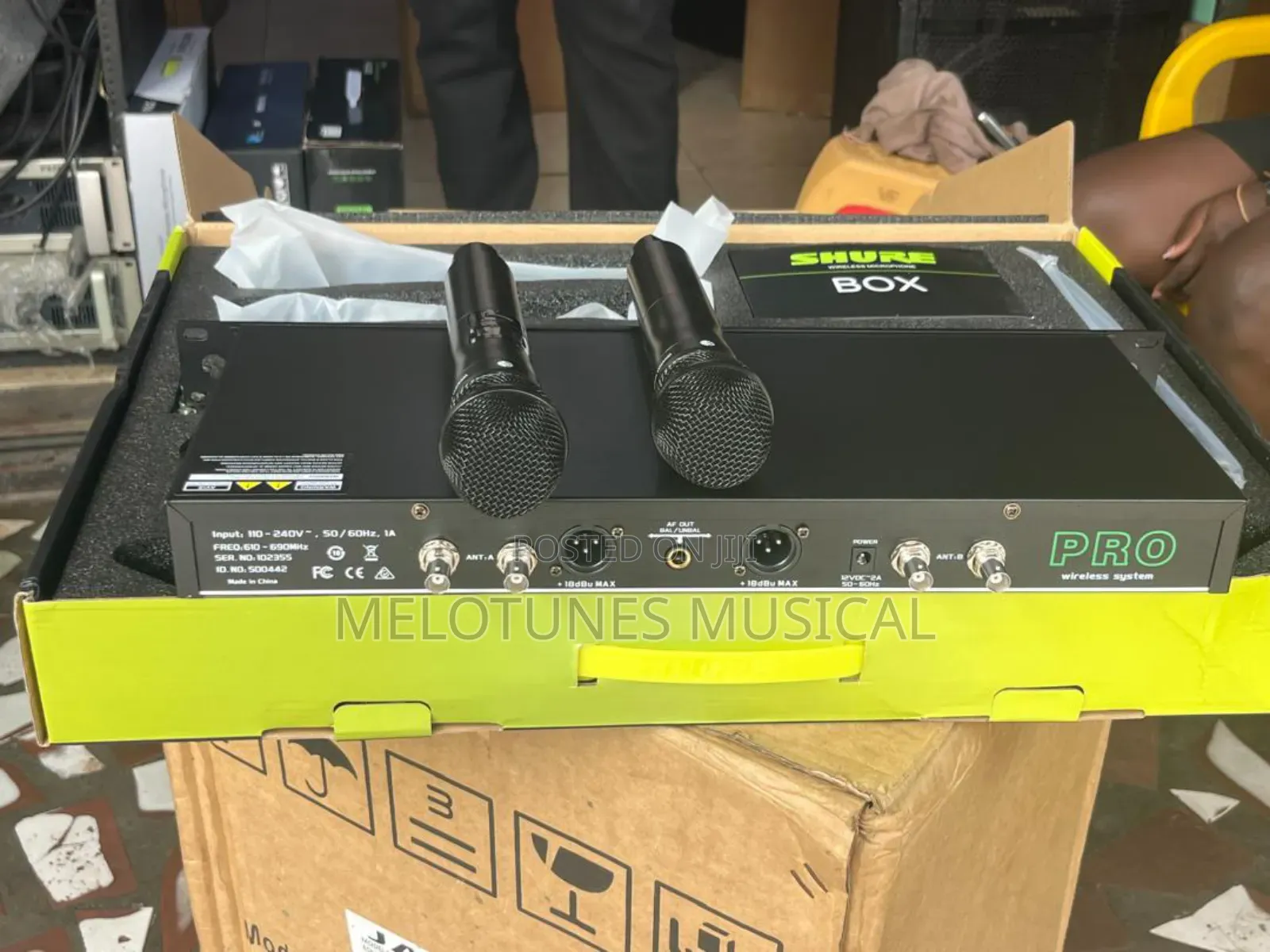 Shure Blx600 Dual Wireless Profesional Long-Range Microphone