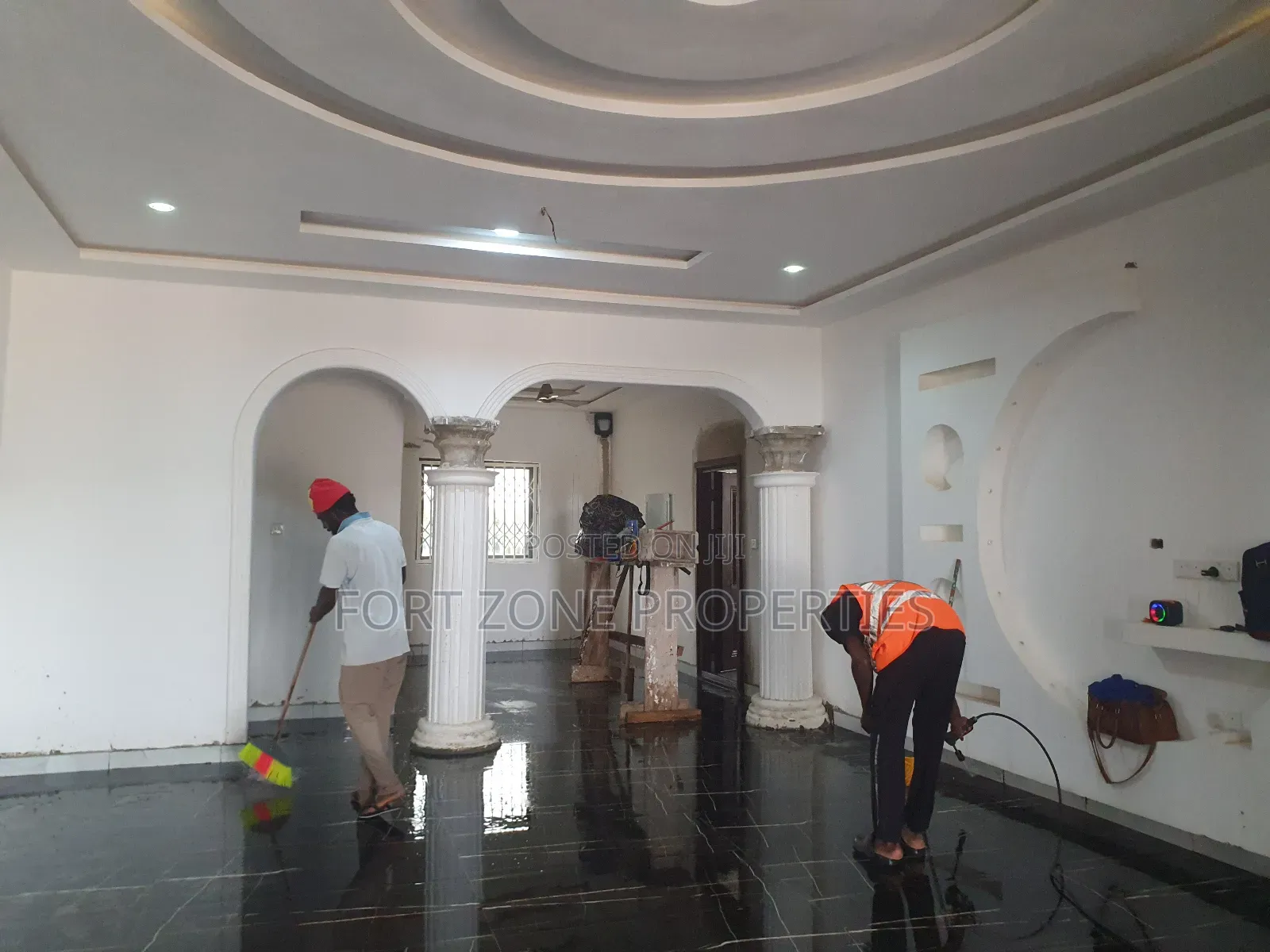 Black or While Cleaning With Cleantex