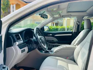 Toyota Highlander XLE V6 4x4 (3.5L 6cyl 6A) 2016 White