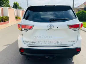 Toyota Highlander XLE V6 4x4 (3.5L 6cyl 6A) 2016 White
