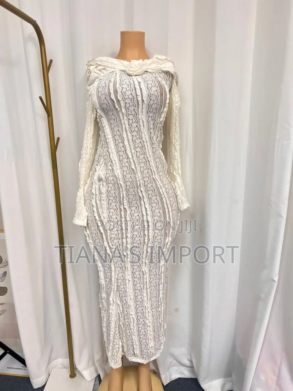 Shein Bale and Mannequin