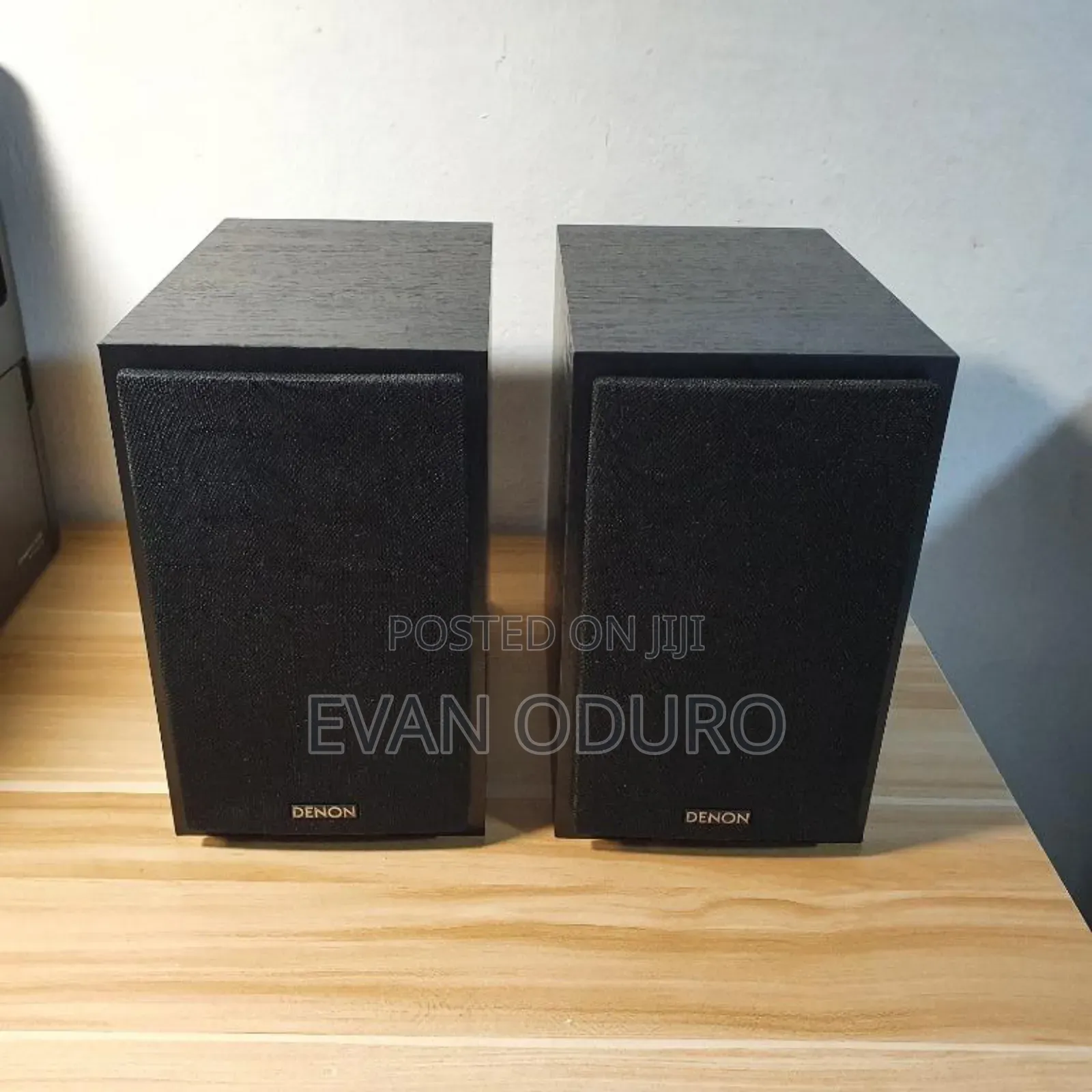 Powerful Denon Bookshelf Solid, Heavy Pair of Bookshelf !